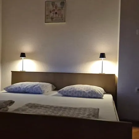 Private Place, Boca Bihać